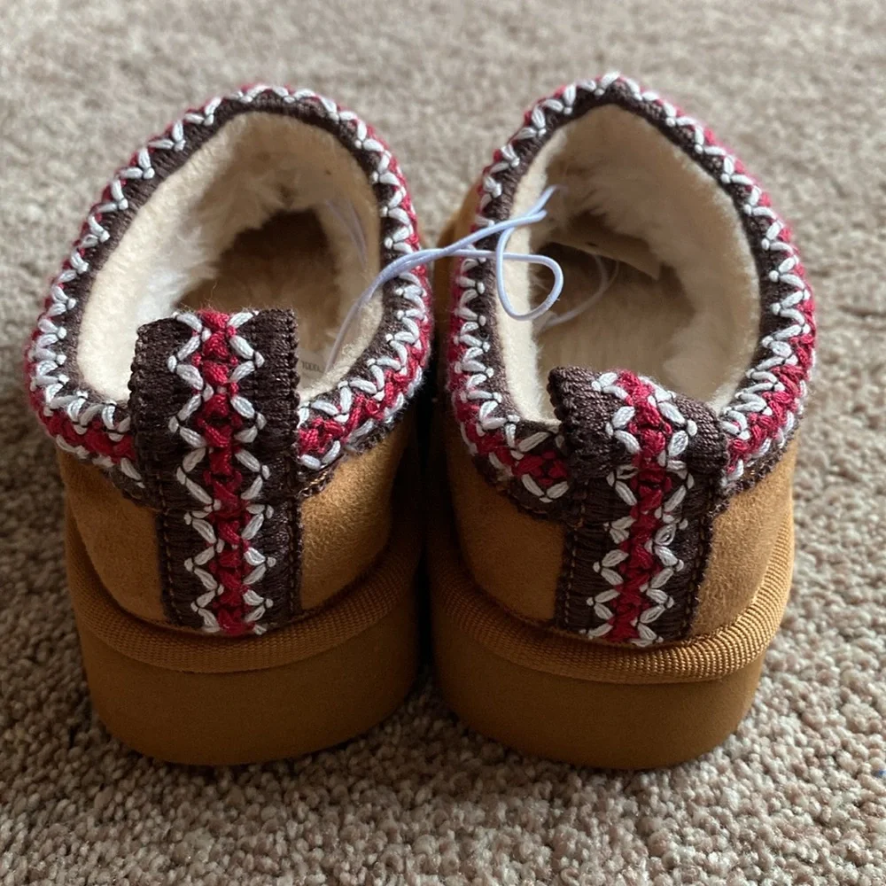 NWT Kids Slip On Slipper/Moccasin Shoe.